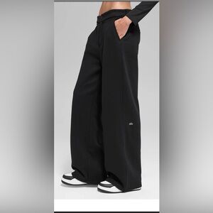 ALO Yoga Black Women's Pants NWOT